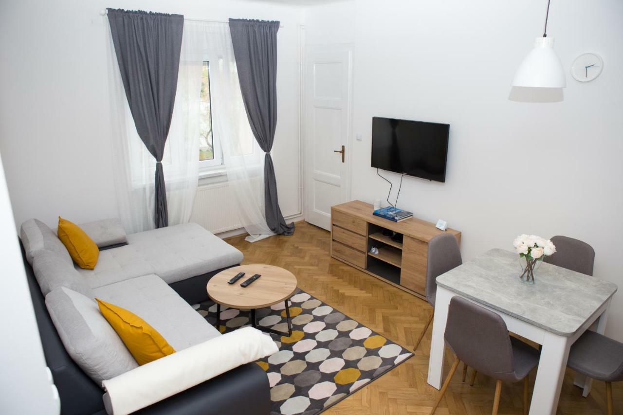 Deluxe * Zagreb