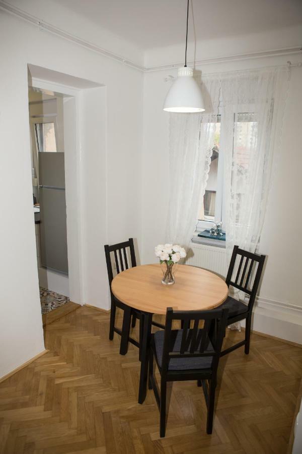 Apartment Deluxe *
